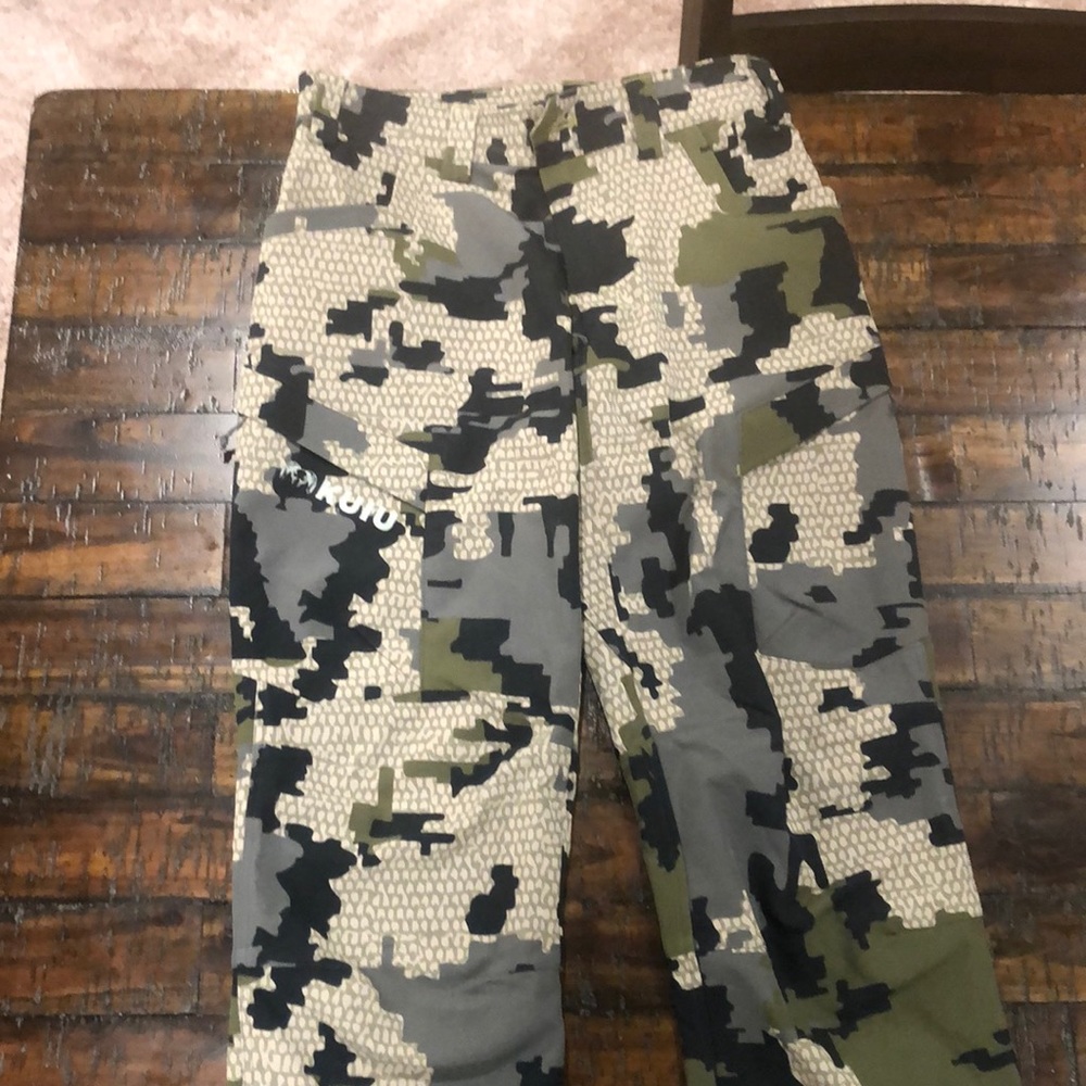 Never before worn KUIU womens Attack Pant, size 28
